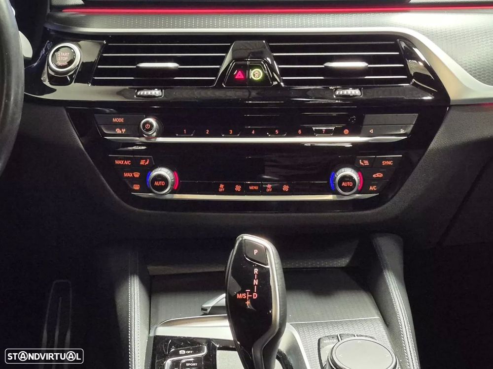 BMW 530 e Pack Desportivo M - 34
