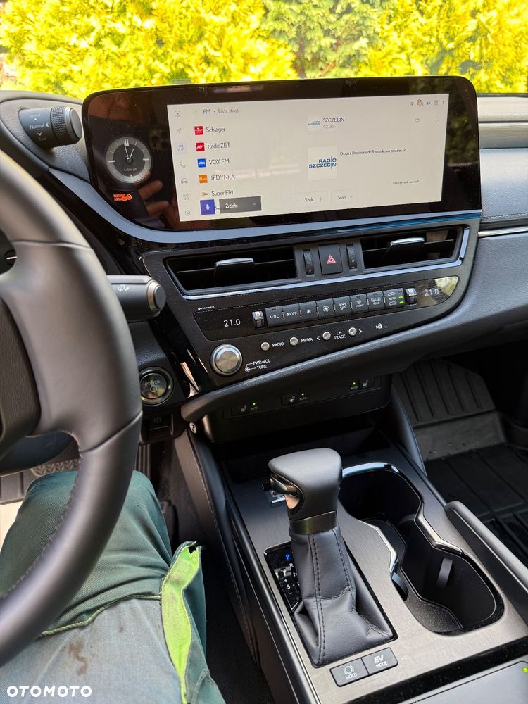 Lexus ES 300h Business Edition - 15