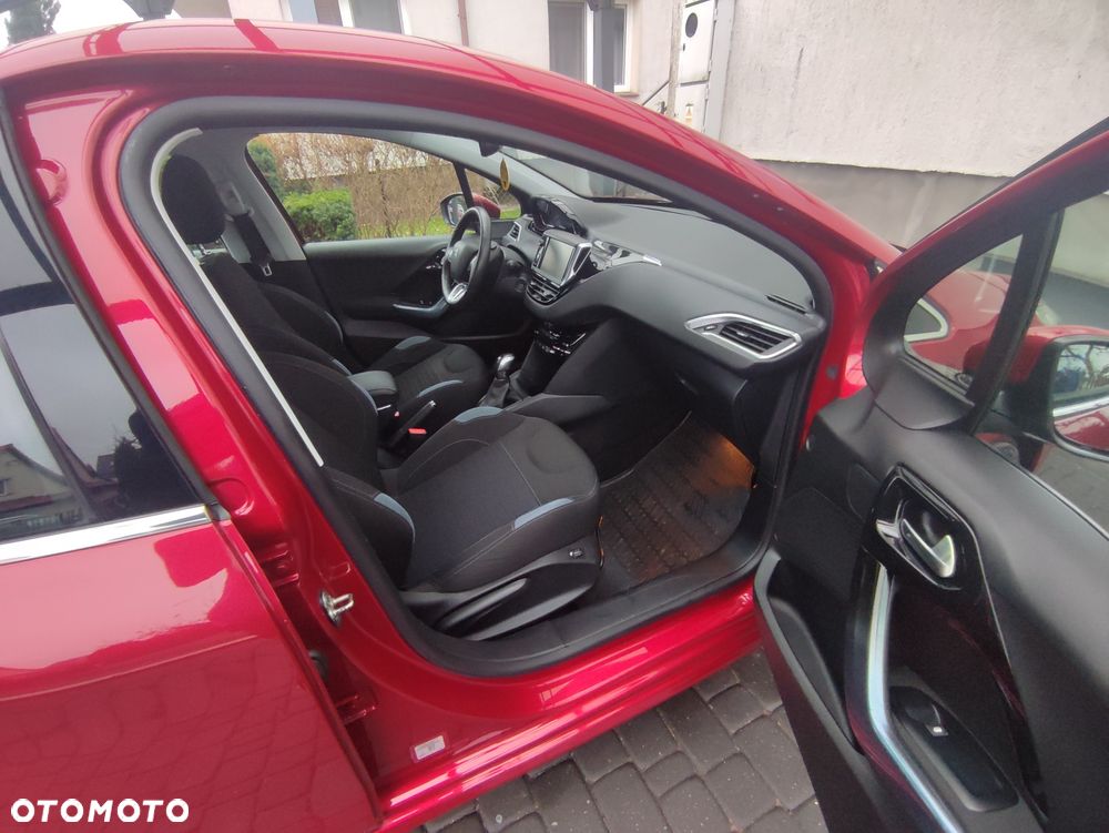 Peugeot 208 - 4