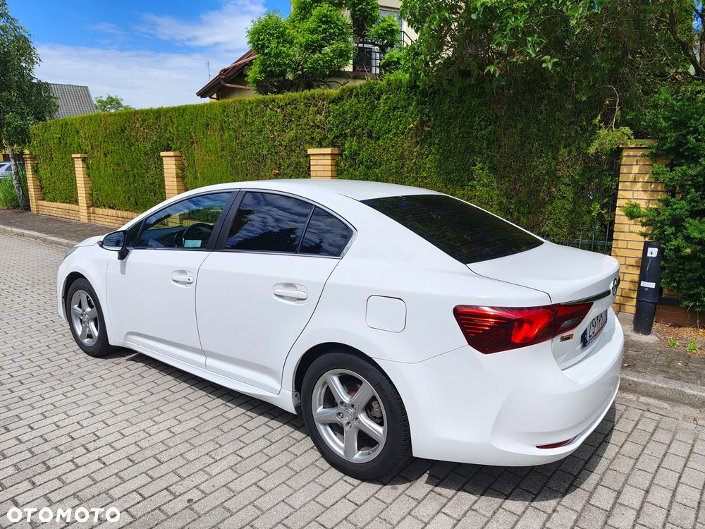 Toyota Avensis 1.8 Premium - 12