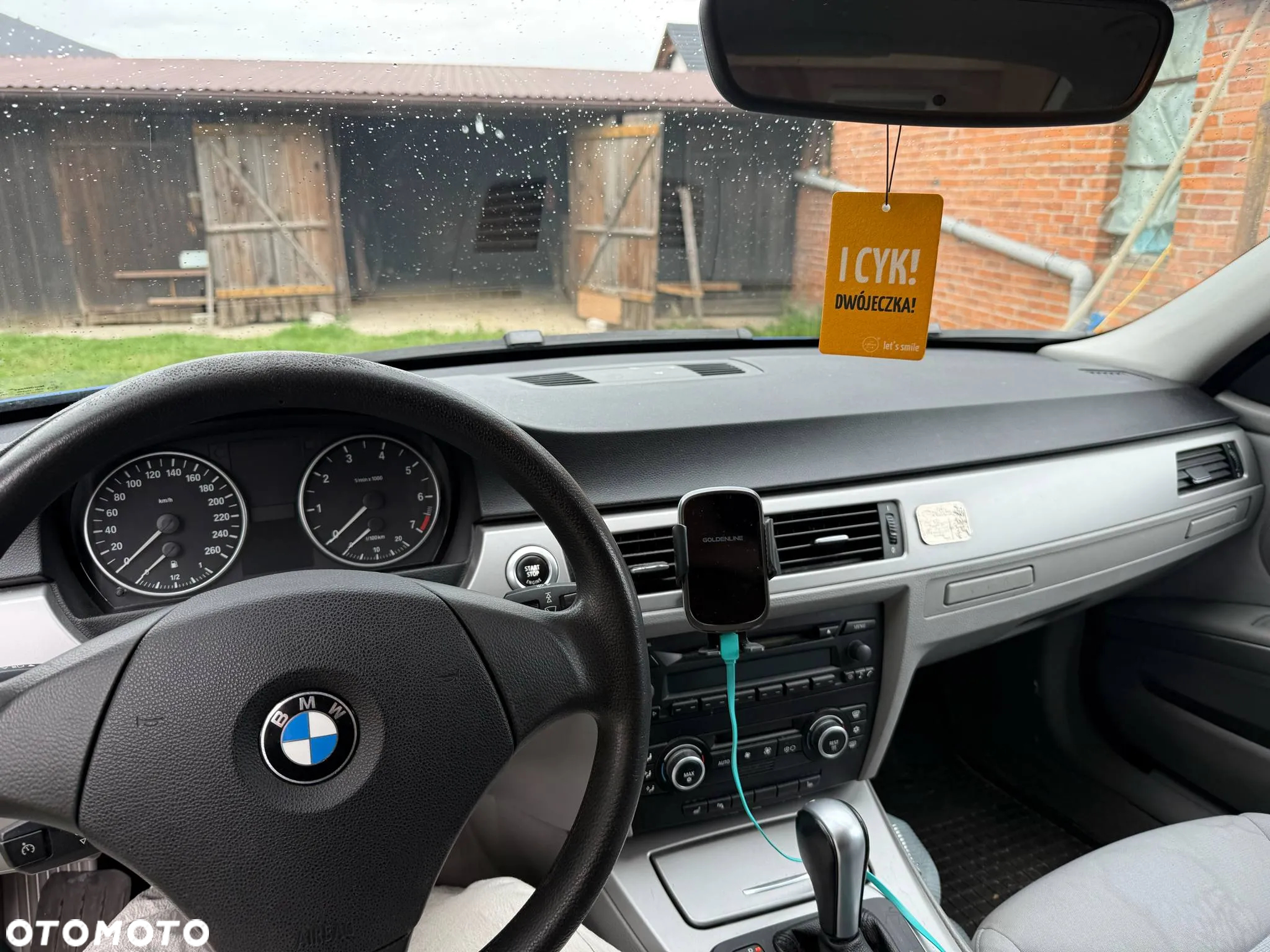 BMW Seria 3 318i Touring - 9