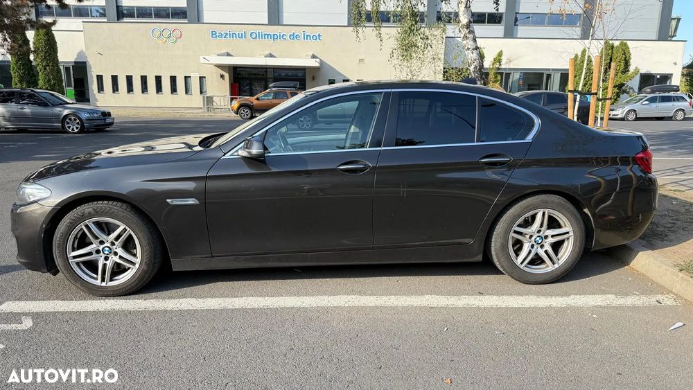 BMW Seria 5 525d xDrive AT - 18