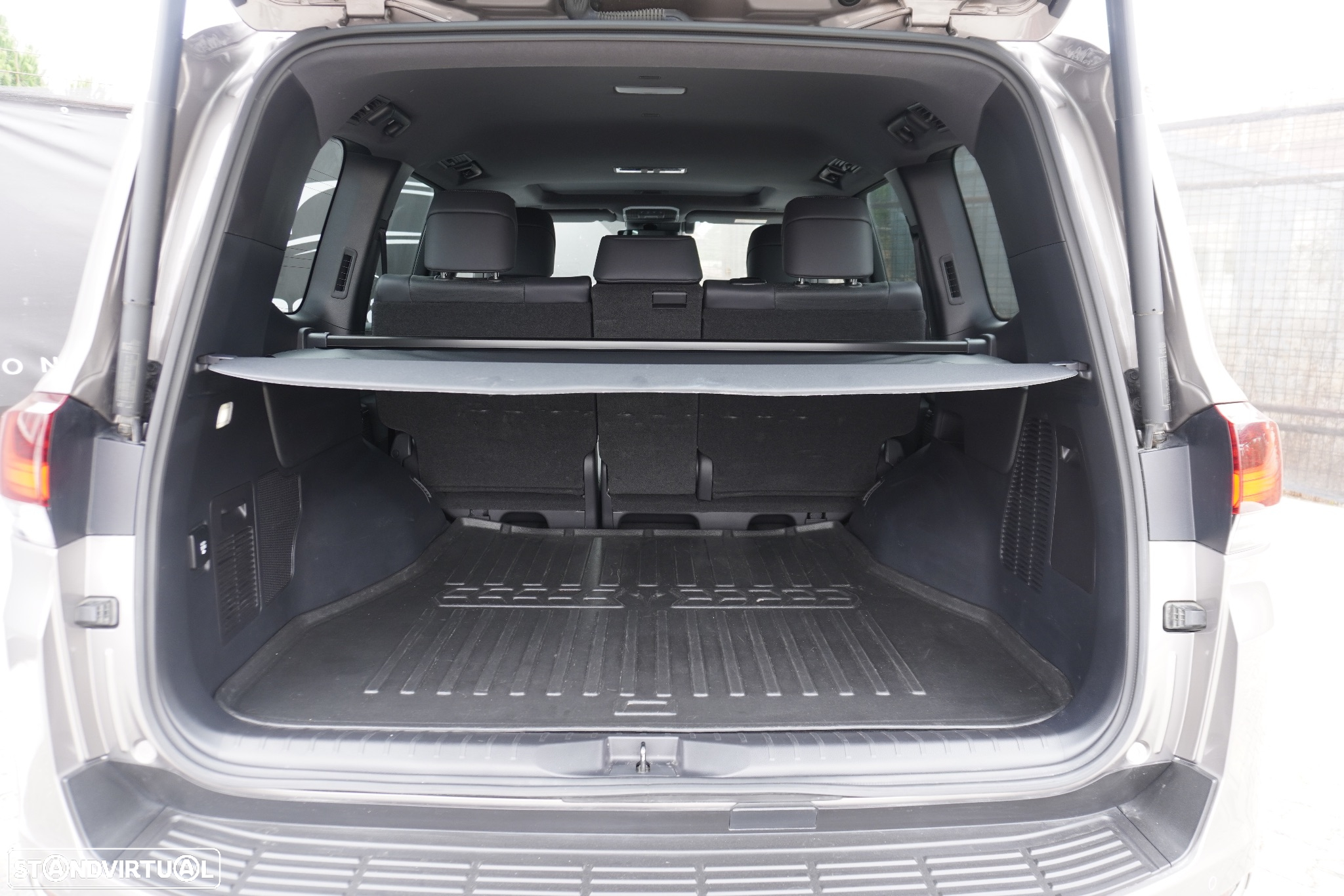 Toyota Land Cruiser - 36