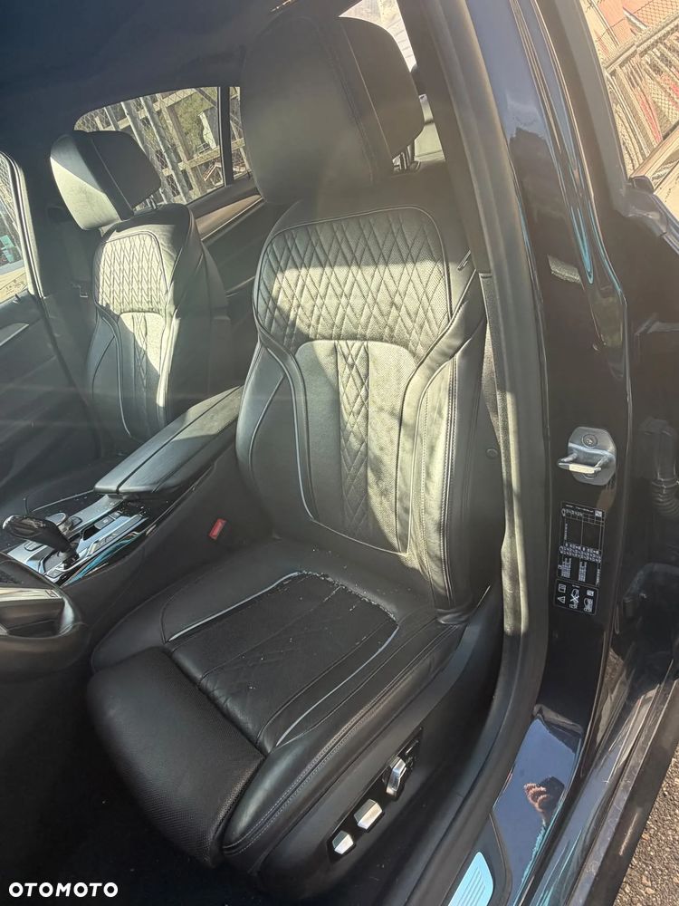 BMW Seria 5 M550i xDrive - 12