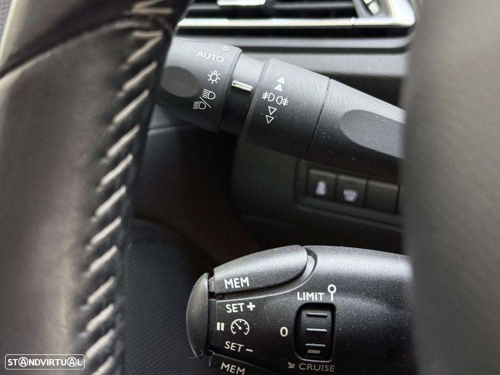 Peugeot 308 PureTech 130 GPF EAT8 Stop & Start Allure Pack - 18