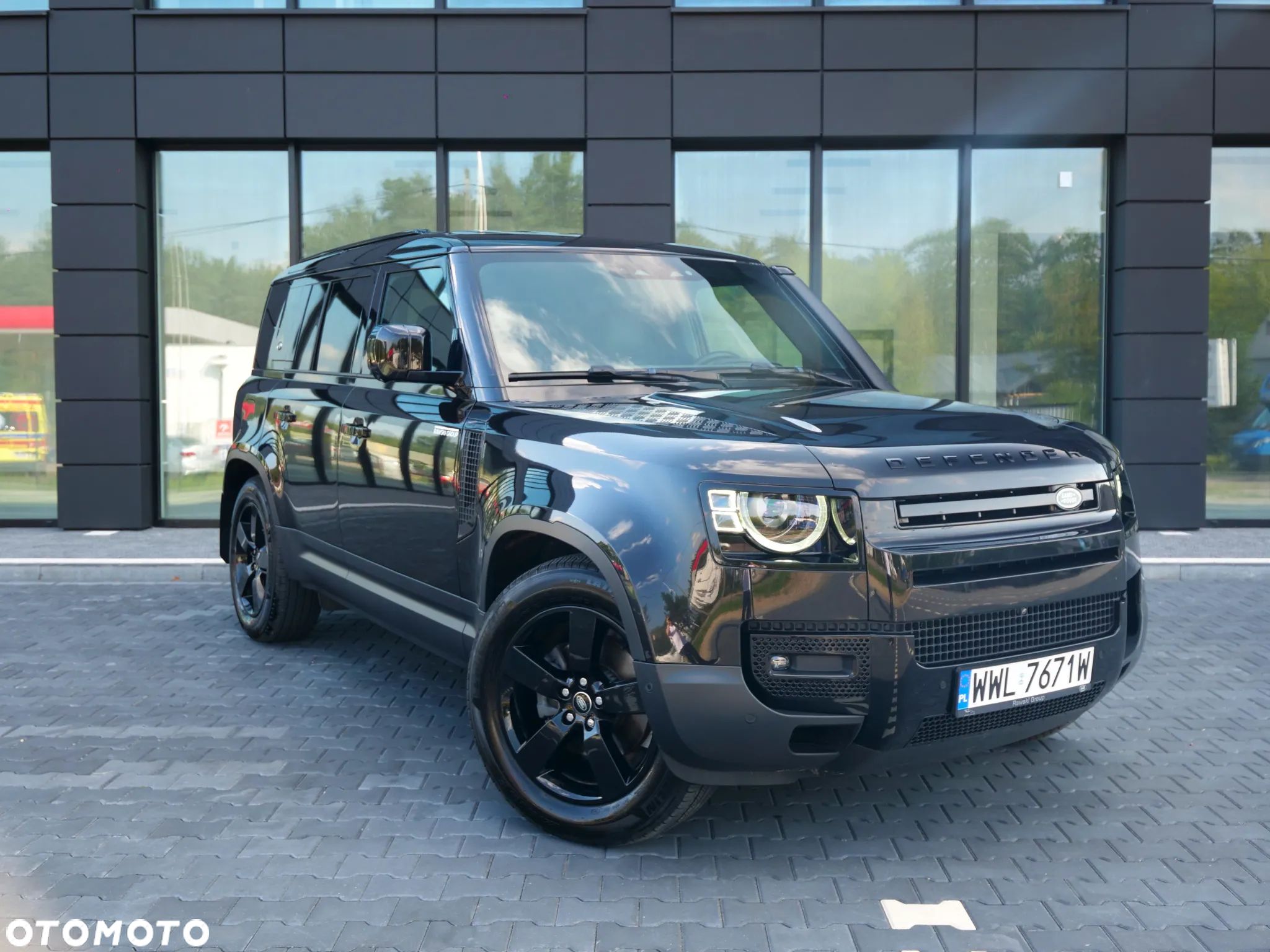 Land Rover Defender - 1