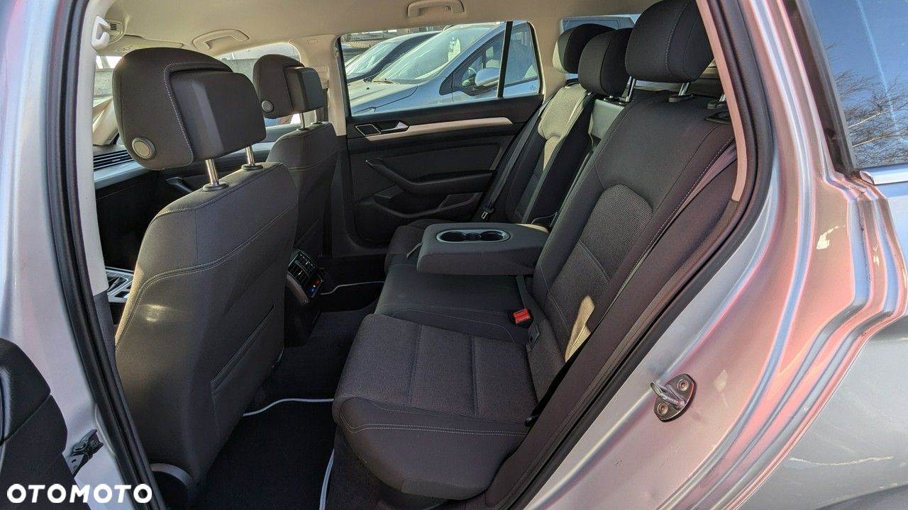 Volkswagen Passat - 14
