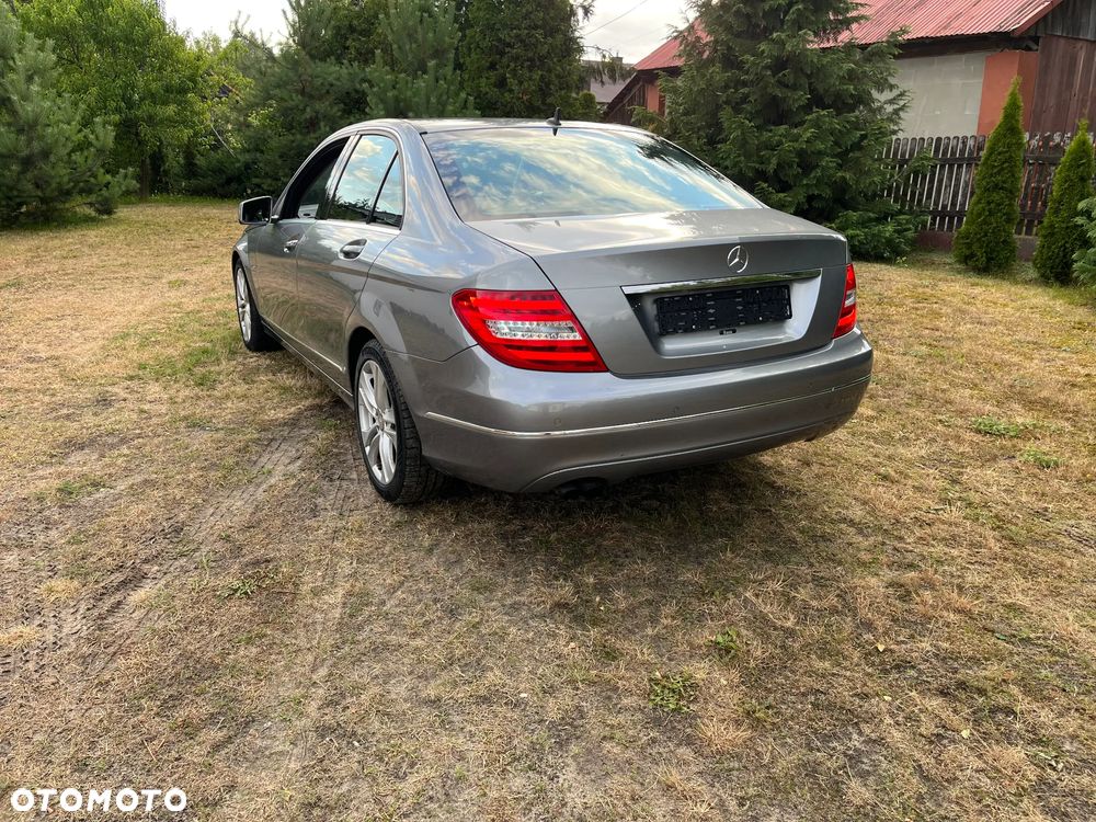 Mercedes-Benz Klasa C 180 CGI BlueEFFICIENCY Avantgarde - 18