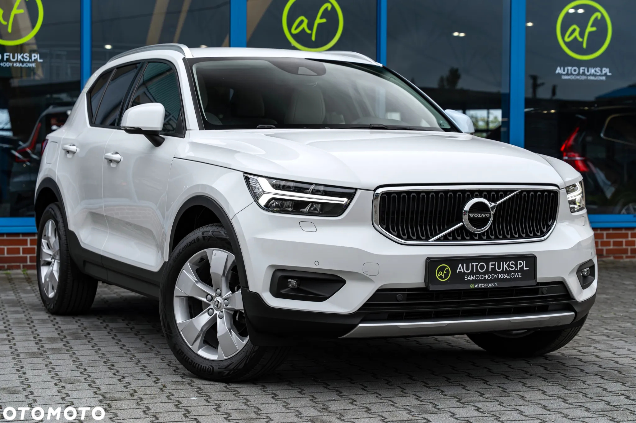 Volvo XC 40 T3 Momentum Pro - 4