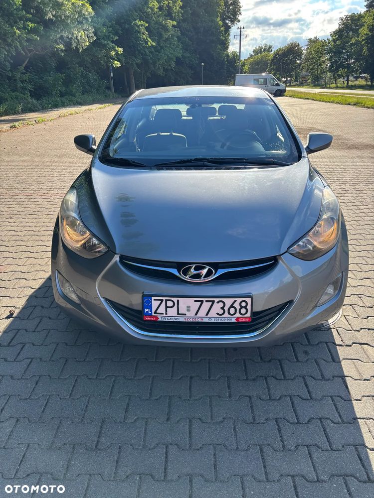 Hyundai Elantra 1.6 Classic + - 2