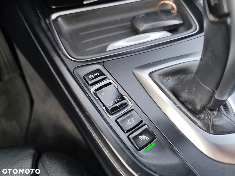 BMW Seria 3 320d xDrive Edition M Sport Shadow - 23