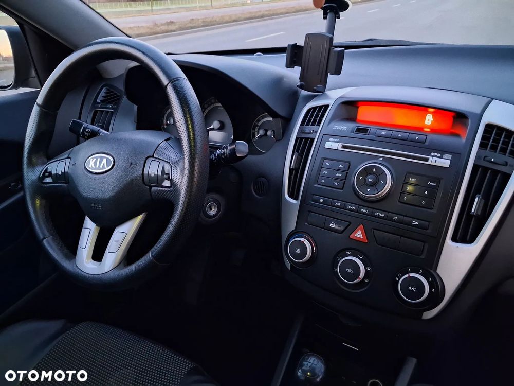 Kia Ceed 1.6 Comfort + - 12