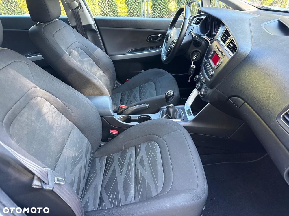 Kia Ceed 1.4 CVVT Dream-Team Edition - 11