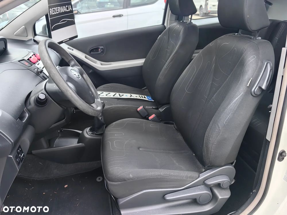 Toyota Yaris 1.0 Entry EU5 - 11