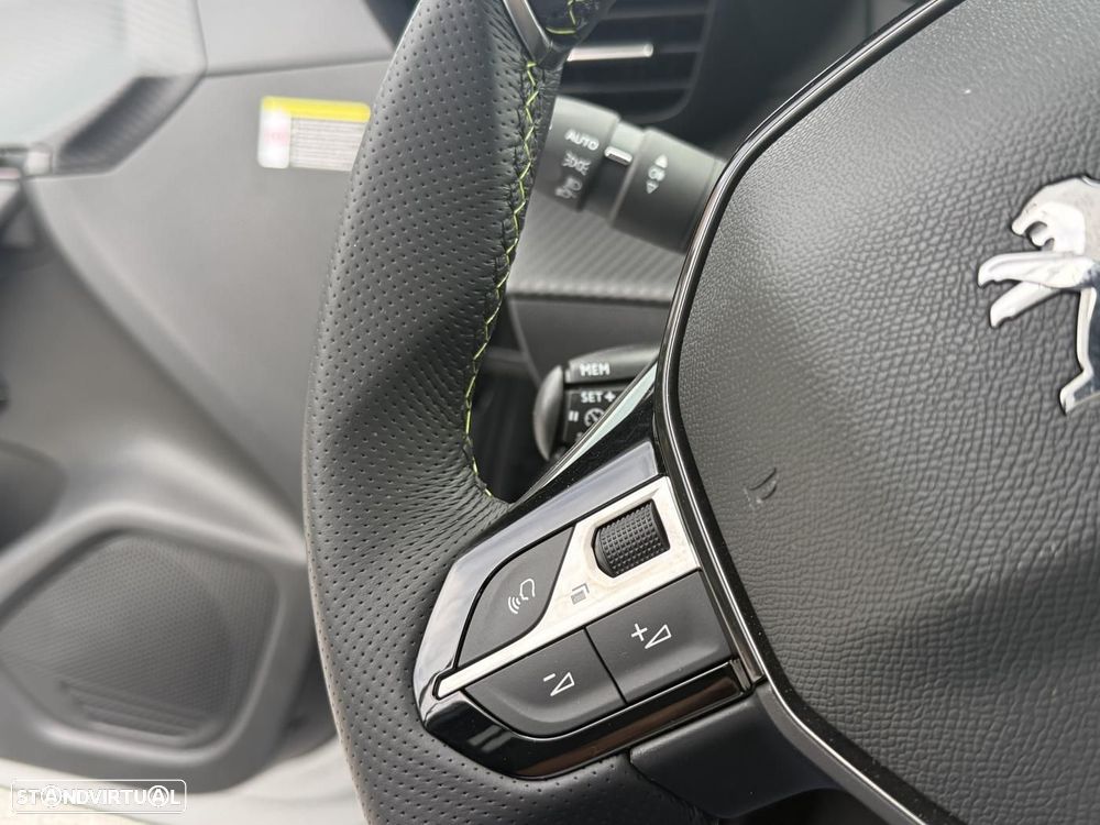 Peugeot 208 1.2 PureTech GT - 24