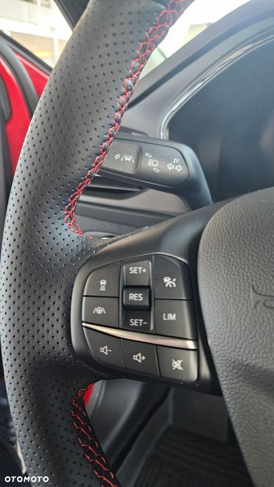 Ford Focus 1.0 EcoBoost Hybrid ST-LINE X - 9