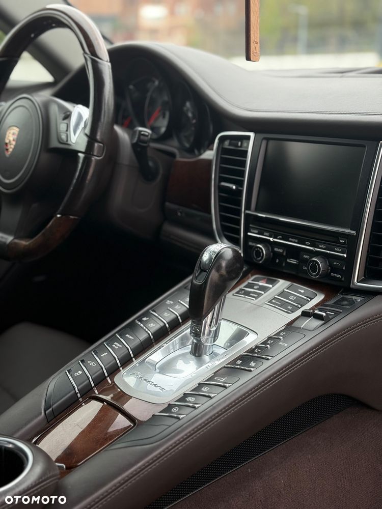Porsche Panamera 4S - 33