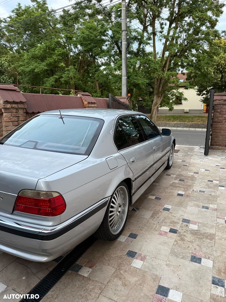 BMW Seria 7 - 8