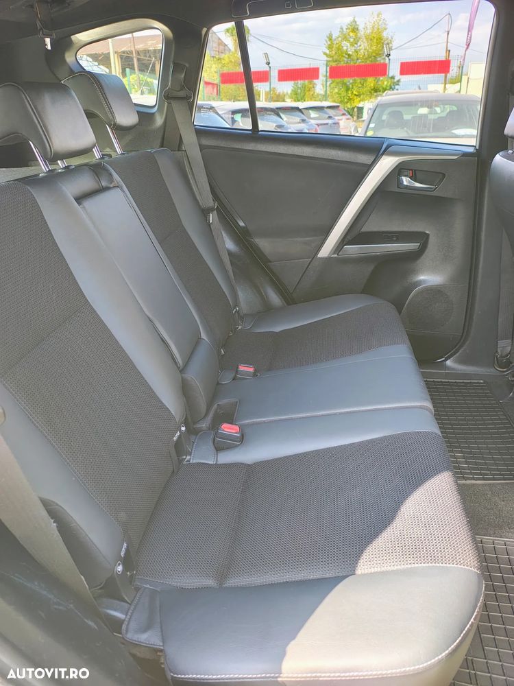 Toyota RAV4 2.0 D-4D 4x2 Start-Stop Executive - 18