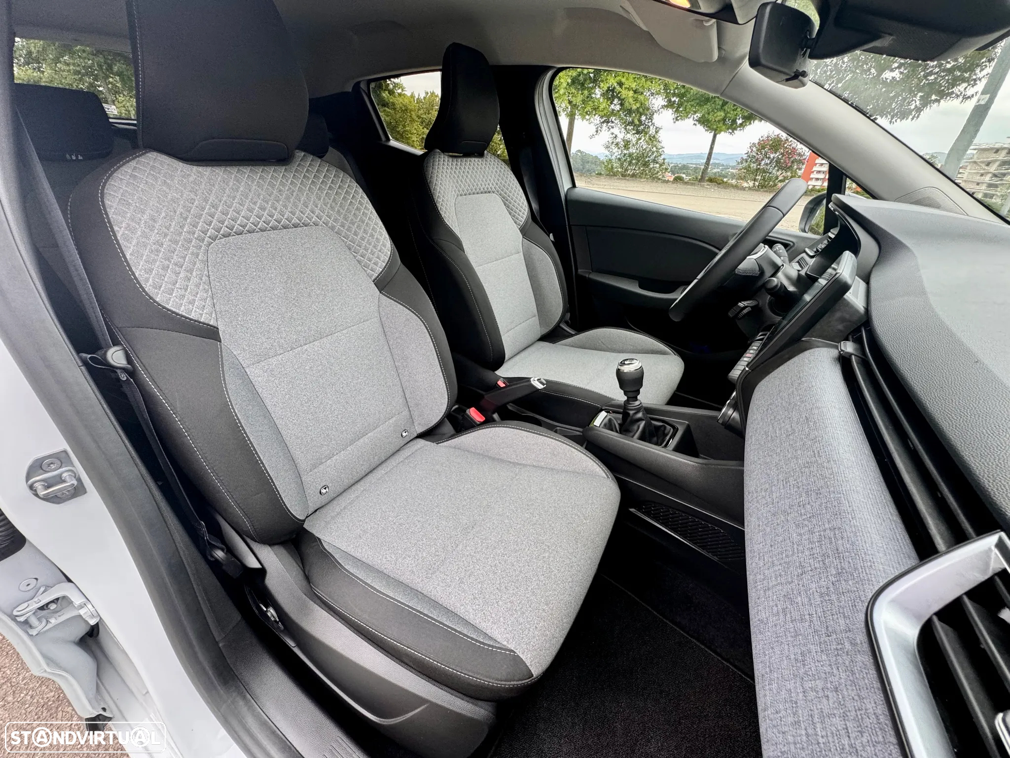 Renault Clio 1.0 TCe Evolution - 23
