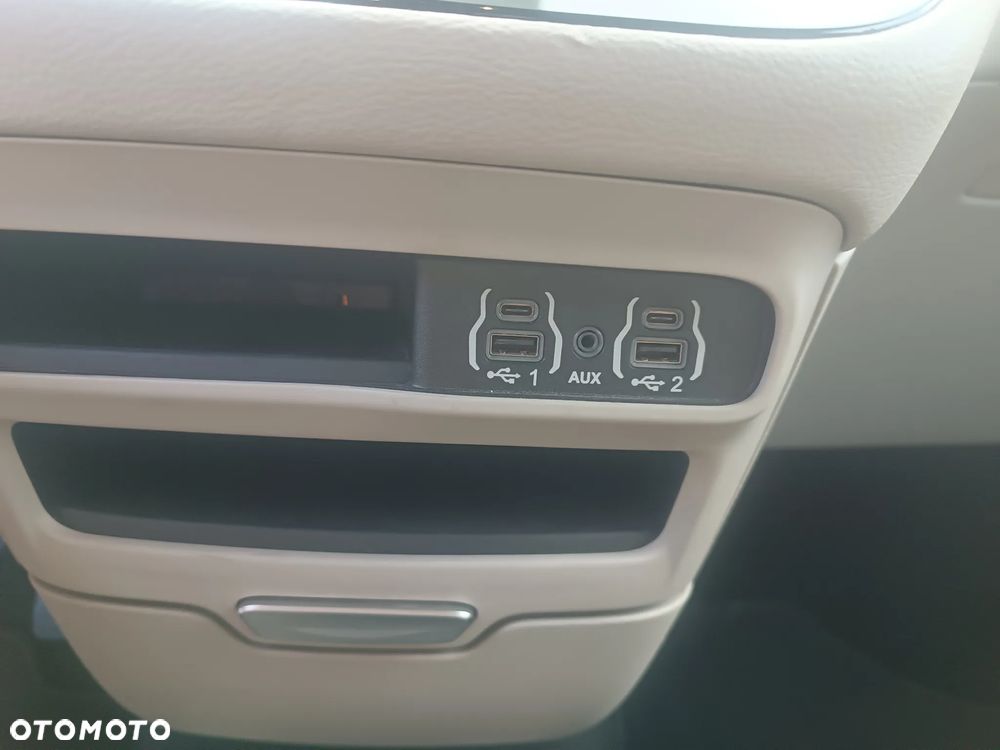 Chrysler Pacifica - 12