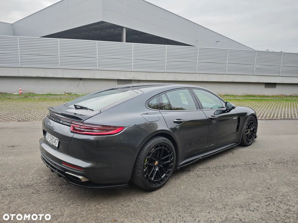 Porsche Panamera 4 E-Hybrid - 4