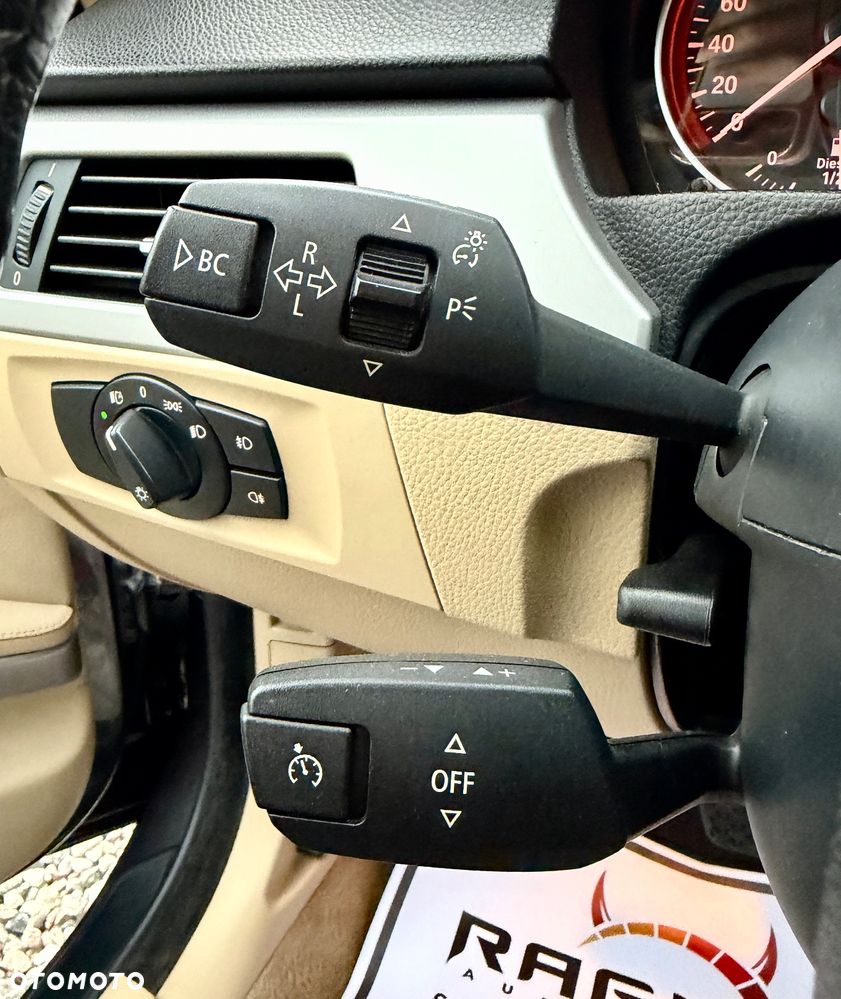 BMW Seria 3 330xd DPF Touring - 22