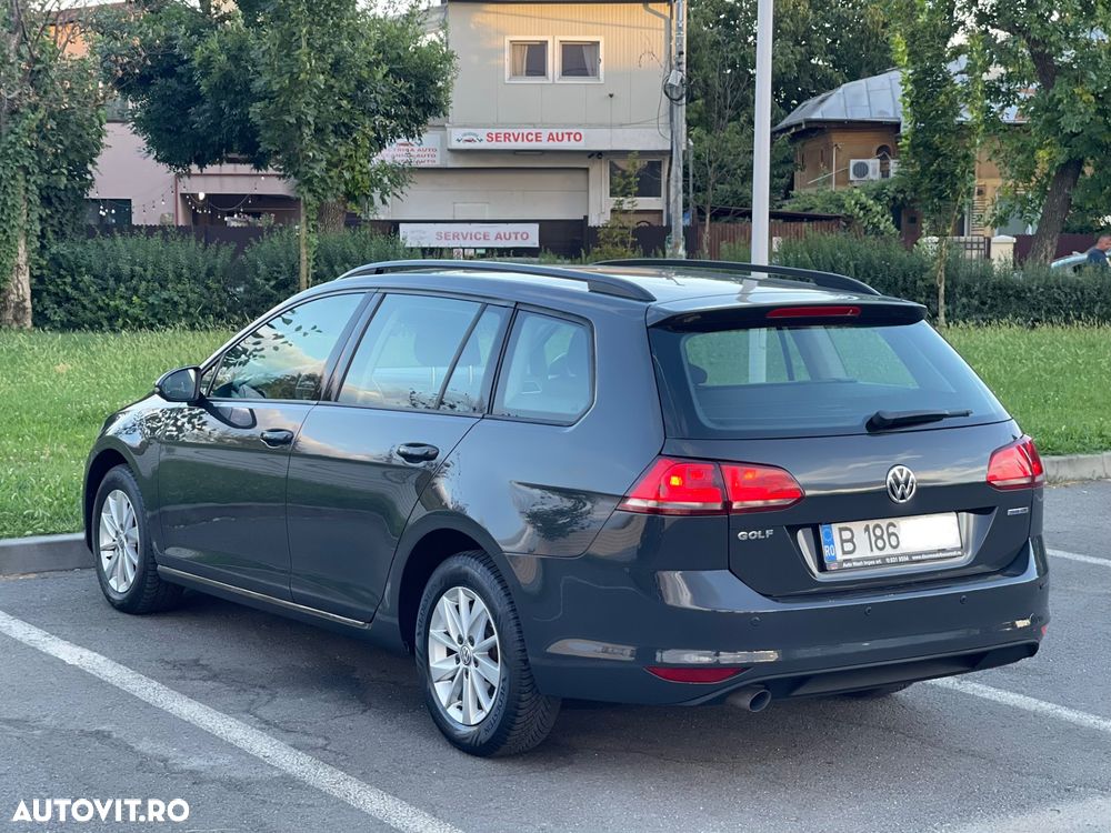 Volkswagen Golf - 10