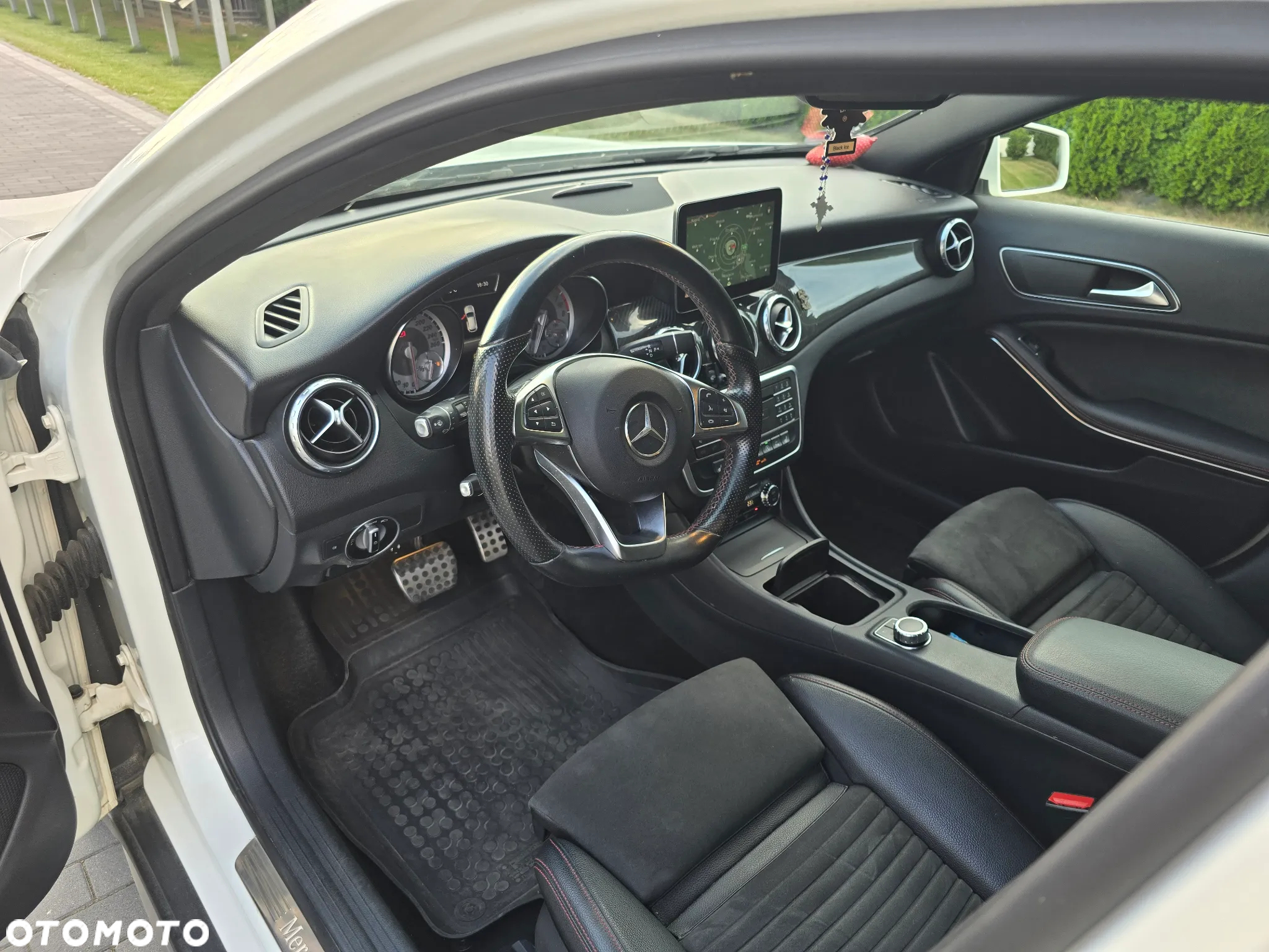 Mercedes-Benz GLA - 16