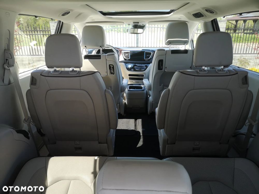Chrysler Pacifica - 23
