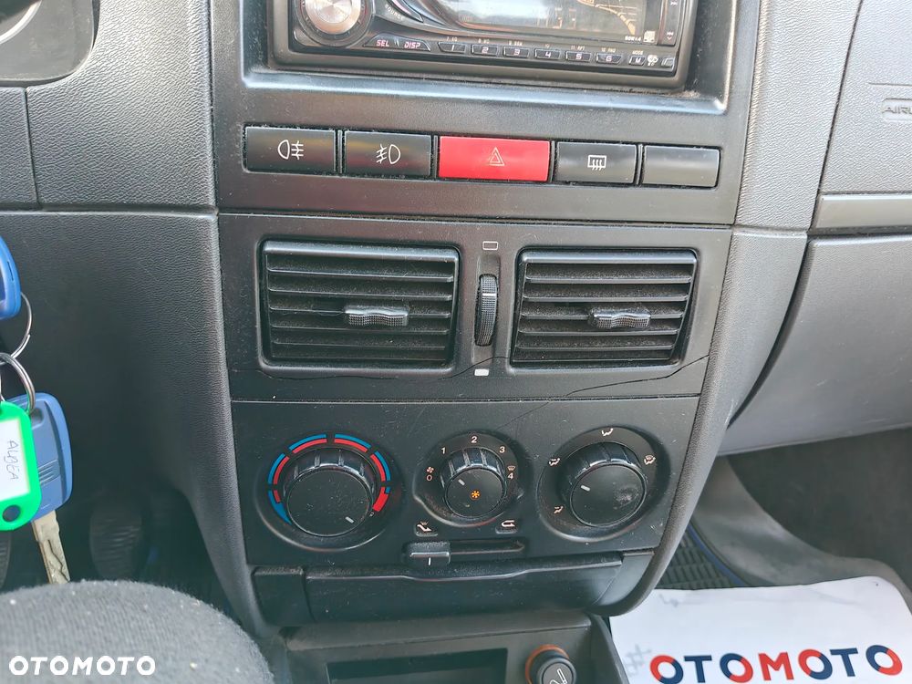 Fiat Albea 1.4 Dynamic - 23