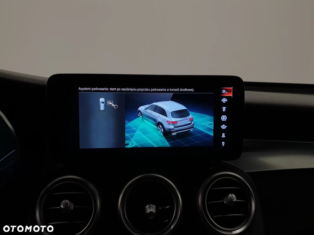 Mercedes-Benz GLC 220 d 4Matic 9G-TRONIC AMG Line Plus - 24