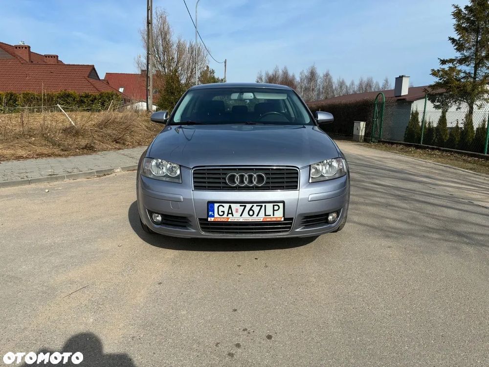 Audi A3 3-drzwiowe 2.0 FSI Ambition - 4