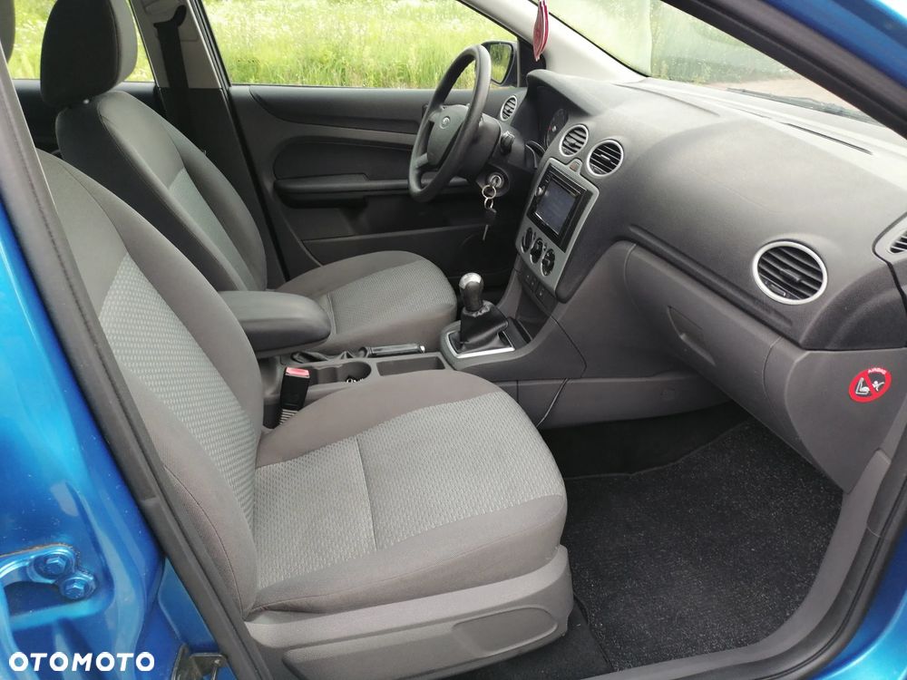Ford Focus 1.8 Style - 9