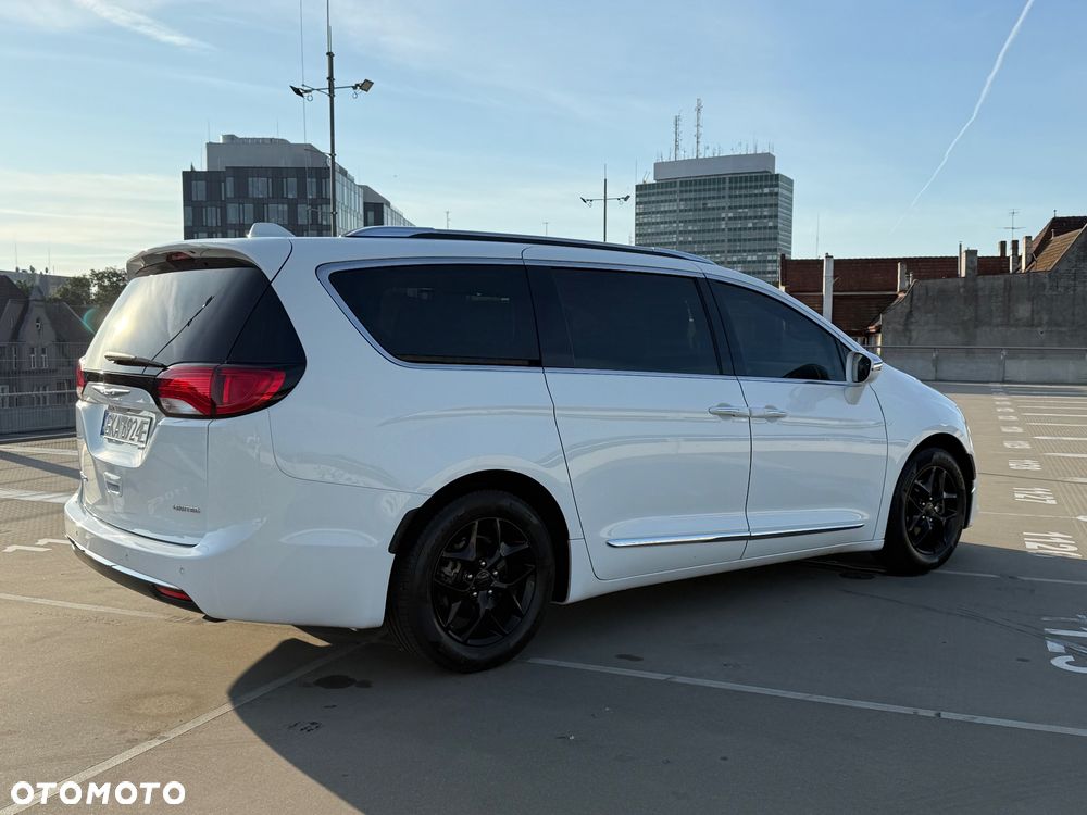 Chrysler Pacifica - 2