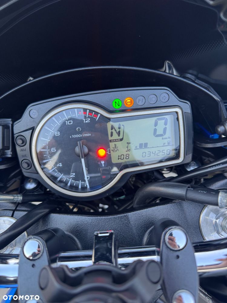 Suzuki GSR - 9
