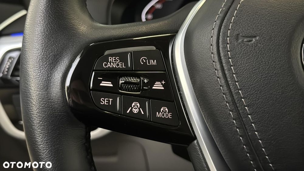 BMW Seria 5 520d xDrive - 28