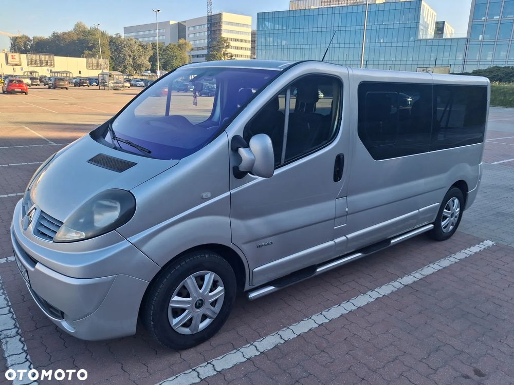Renault Trafic 2011 photo 2