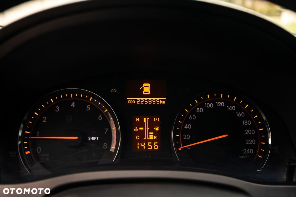 Toyota Avensis 1.8 Comfort - 23