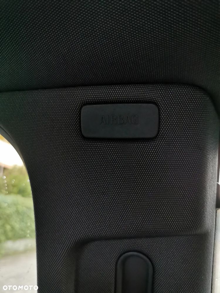 Opel Astra III GTC 1.8 Sport - 22