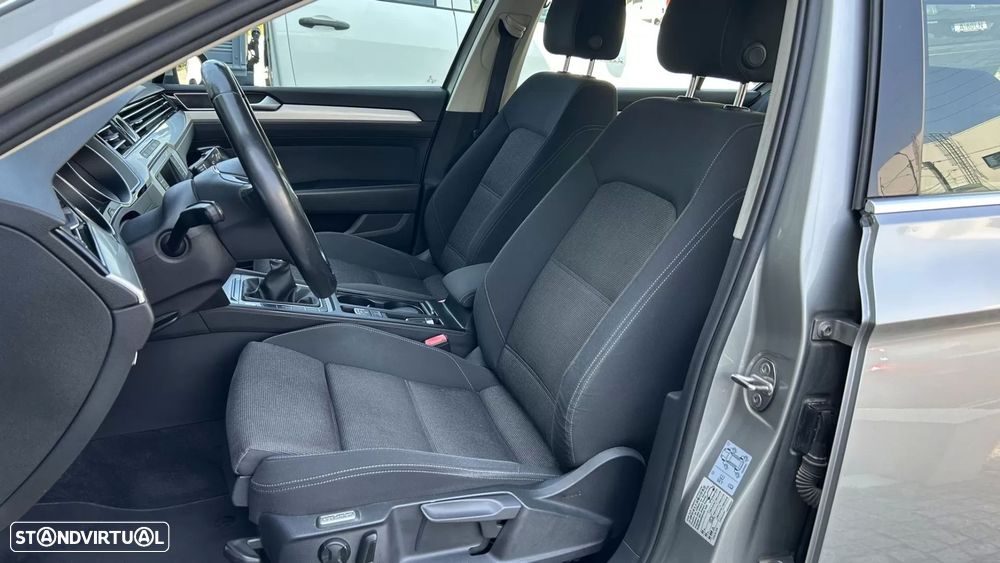 VW Passat 2.0 TDI Confortline - 9