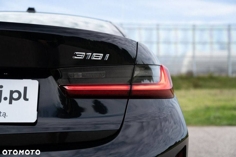 BMW Seria 3 318i M Sport - 10