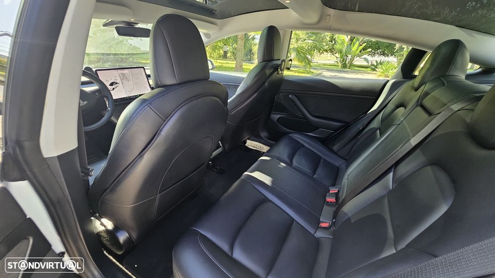 Tesla Model 3 - 5