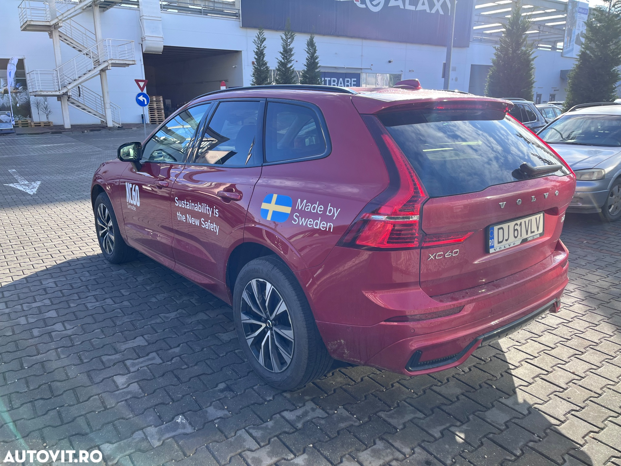 Volvo XC 60 B4 MHEV AT AWD Plus Dark - 6