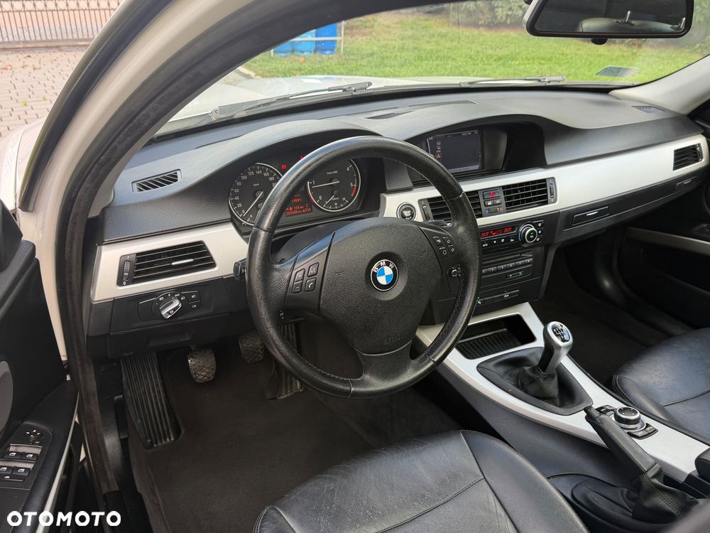 BMW Seria 3 318d - 24