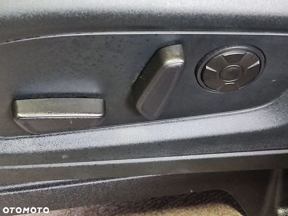 FORD EXPLORER od 2020r Fotele Kanapy Boczki 7 osób - 2