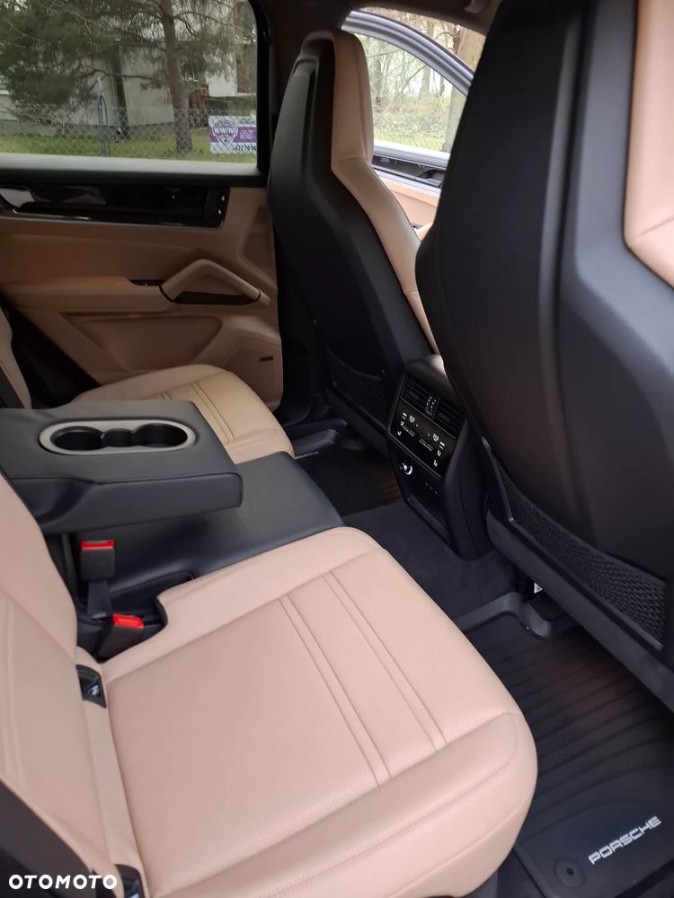 Porsche Cayenne - 31