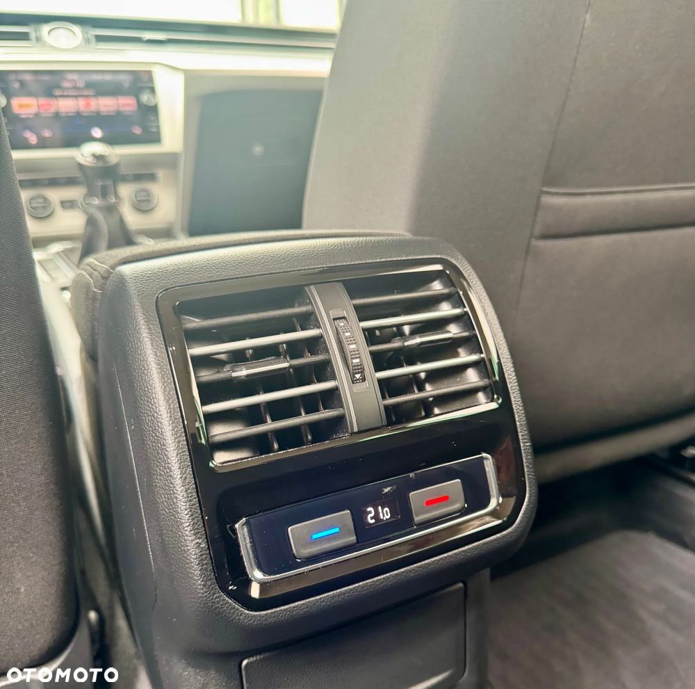 Volkswagen Passat - 23