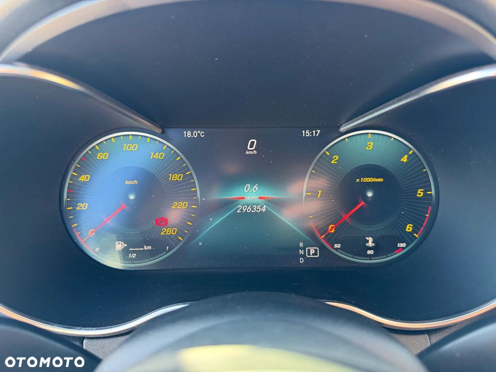 Mercedes-Benz Klasa C 220 d 4Matic 9G-TRONIC AMG Line - 20