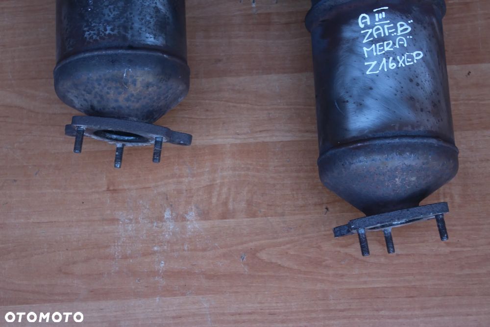 PUSTA PUSZKA KATALIZATORA KOLEKTOR OPEL ASTRA H ZAFIRA B MERIVA A 1.6 Z16XEP 105KM - 2